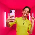 [CRO] HERO - Pink - Yellow T-shirt - Woman - Phone - Lifestyle - Mobile - Background - Desktop
